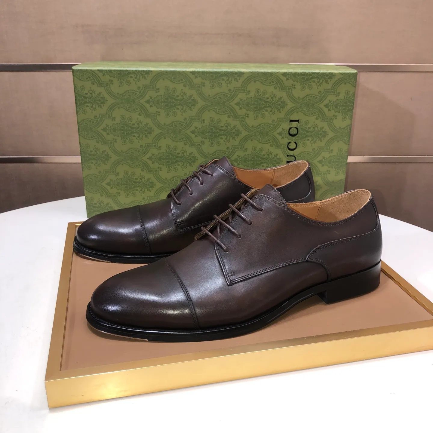 Men's shoes 💰660💰 Brand: GUCCI (Gucci) Standard code: Men's size 38/44 (45/46 can be customized) Grade: Same as the official website Original quality Material: Original cowhide Water-dyed cowhide lining Original rubber outsole Style category: Men's fashionable casual leather shoes Distinguished big-name luxury elements top luxury Color: Actual picture